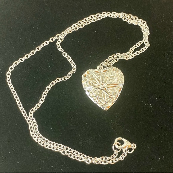 Filigree Style Heart Locket Necklace With Cable Link Chain Mother’s Day Gift - Picture 7 of 14